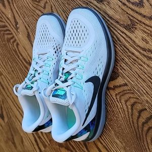 Nike Flex Run Sneakers